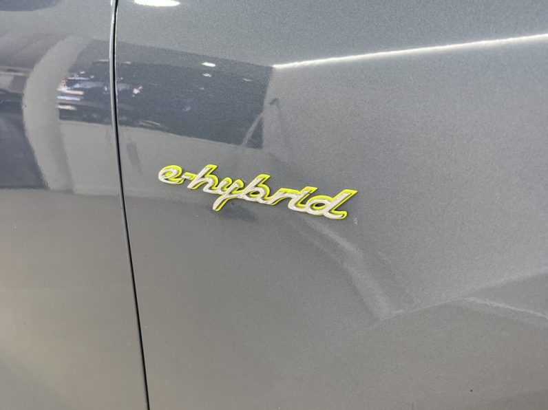 Porsche Cayenne E-Hybrid completo