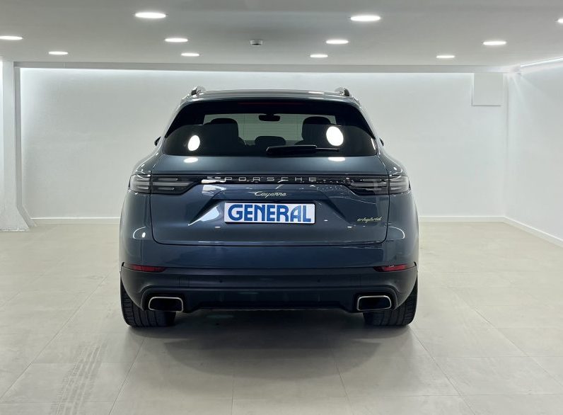 Porsche Cayenne E-Hybrid completo