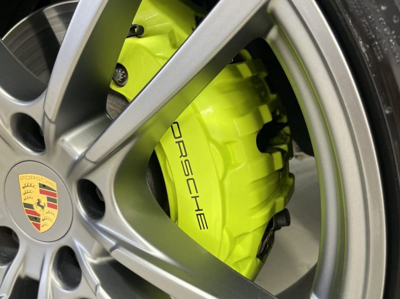 Porsche Cayenne E-Hybrid completo
