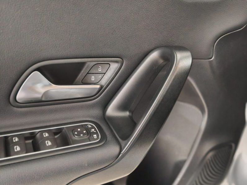 Mercedes-Benz A 200 Standard DCT completo