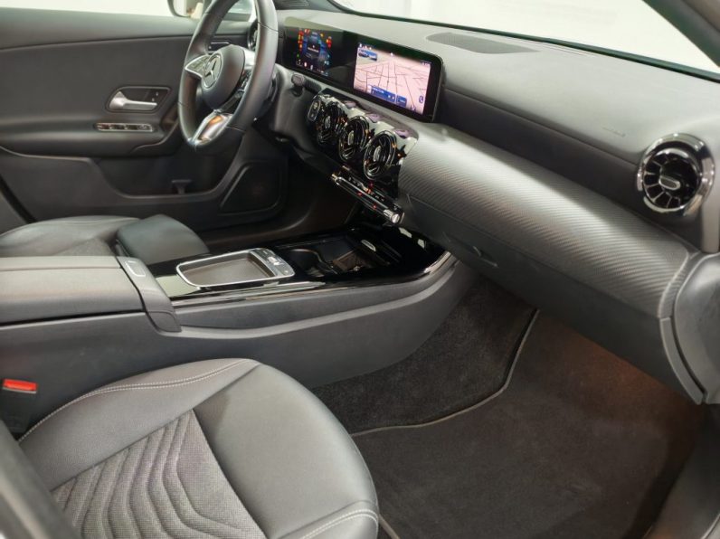Mercedes-Benz A 200 Standard DCT completo