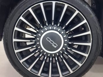 Fiat 500 1.0 Hybrid Launch Edition completo