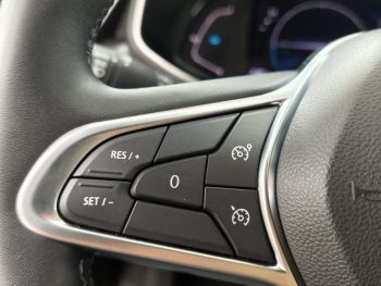 Renault Clio 1.6 E-Tech Intens completo