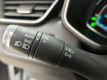 Renault Clio 1.6 E-Tech Intens completo