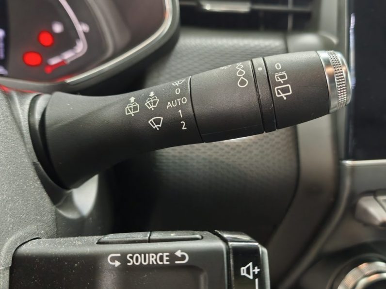 Renault Clio 1.6 E-Tech Intens completo
