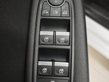Renault Clio 1.6 E-Tech Intens completo