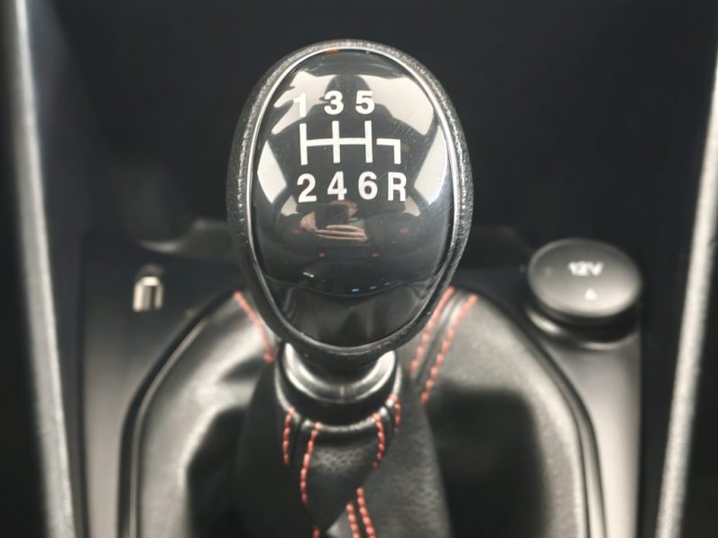 Ford Fiesta 1.0 EcoBoost ST-Line completo