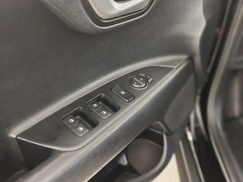 Kia Stonic 1.2 Dynamic completo