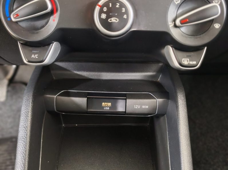 Kia Stonic 1.2 Dynamic completo