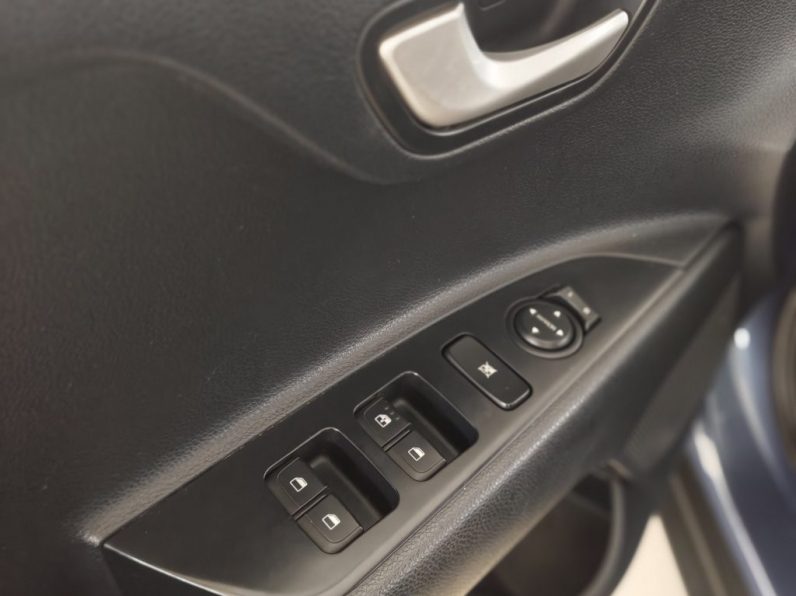 Kia Stonic 1.2 Dynamic completo