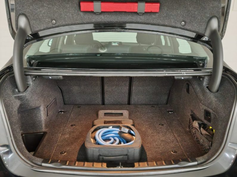BMW 330 e iPerformance Advantage completo