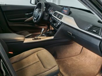 BMW 330 e iPerformance Advantage completo