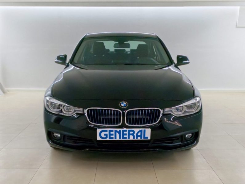 BMW 330 e iPerformance Advantage completo