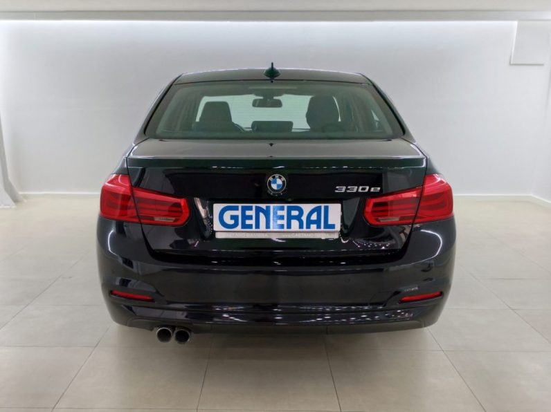 BMW 330 e iPerformance Advantage completo