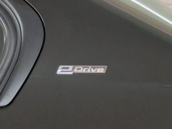 BMW 330 e iPerformance Advantage completo