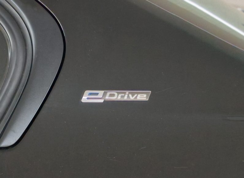 BMW 330 e iPerformance Advantage completo