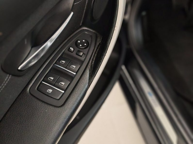 BMW 330 e iPerformance Advantage completo