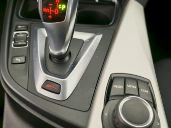 BMW 330 e iPerformance Advantage completo