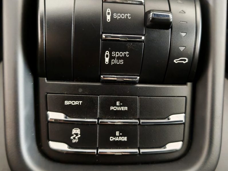 Porsche Cayenne S E-Hybrid Platinum Edition completo
