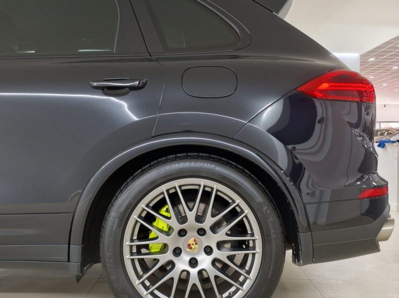 Porsche Cayenne S E-Hybrid Platinum Edition completo