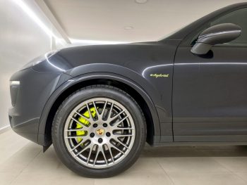 Porsche Cayenne S E-Hybrid Platinum Edition completo