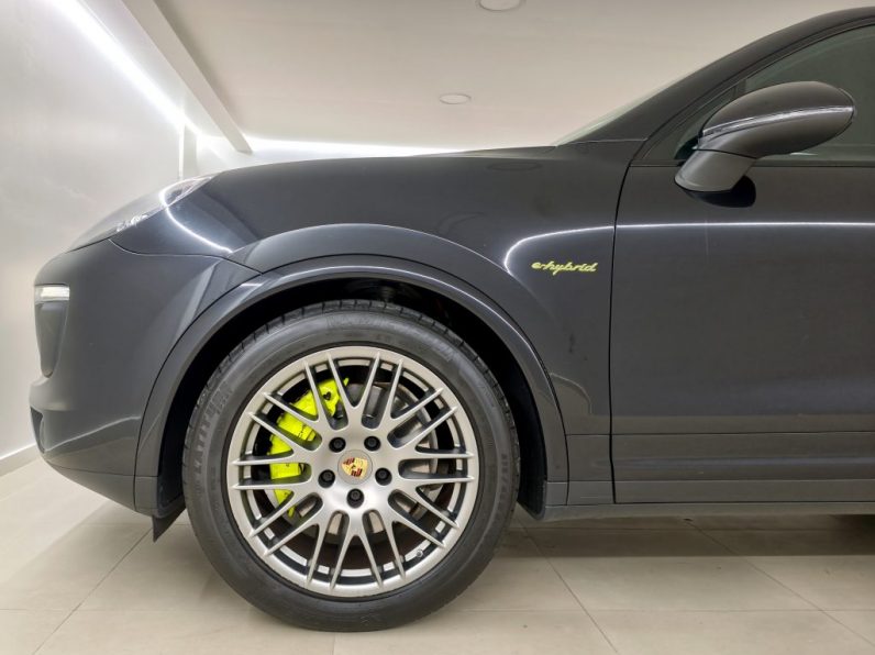 Porsche Cayenne S E-Hybrid Platinum Edition completo